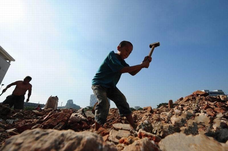 Living in an urban village: 'Iron-digger'