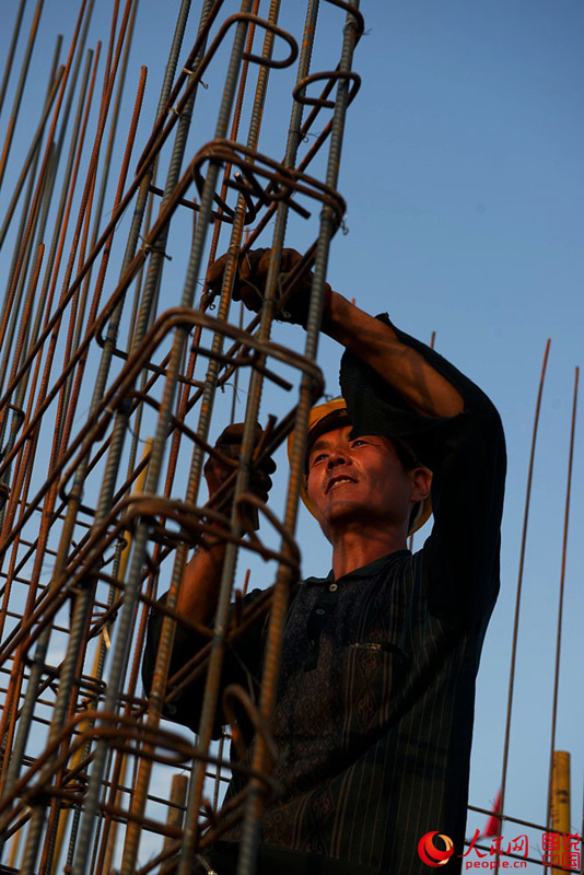 Lives of carpenters on construction site