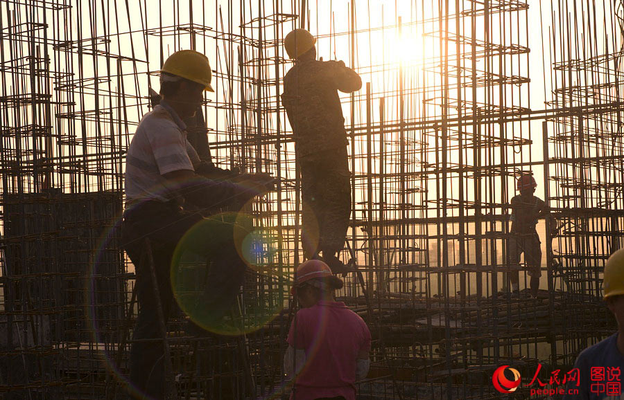 Lives of carpenters on construction site