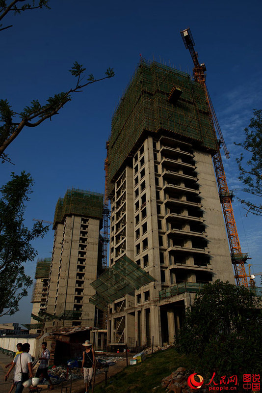 Lives of carpenters on construction site