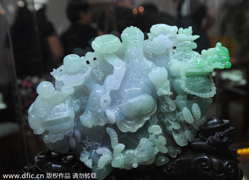 Gems and jewelry shining at Pan-Asia stone show