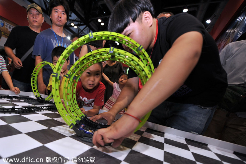 Children have fun at Beijing toy expo