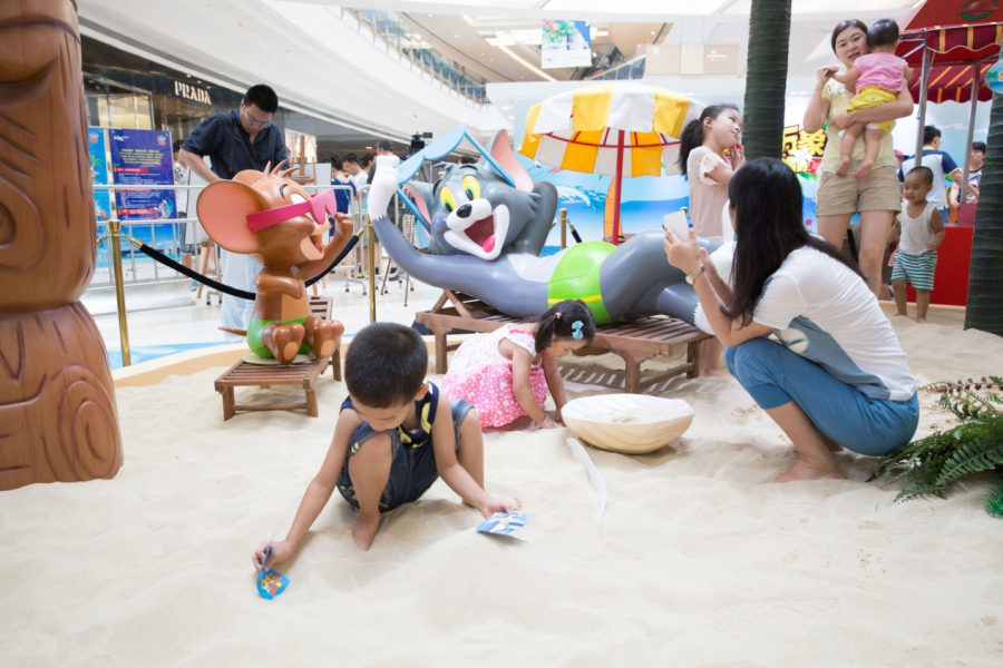 Tom and Jerry sought to lure Chinese shoppers to mall