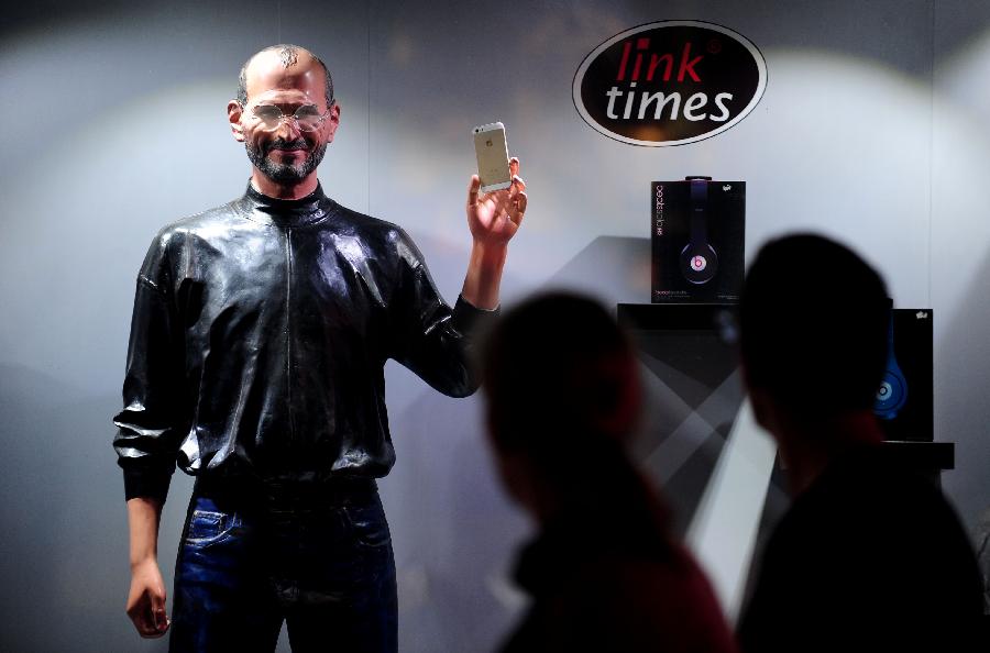 Wax statue of Steven Jobs unveiled at Apple store in Shenyang