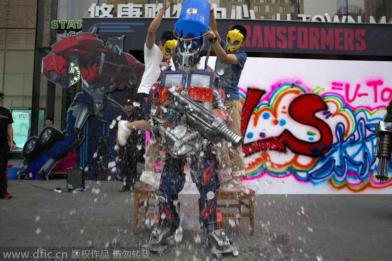 'Transformers' perform Ice Bucket Challenge