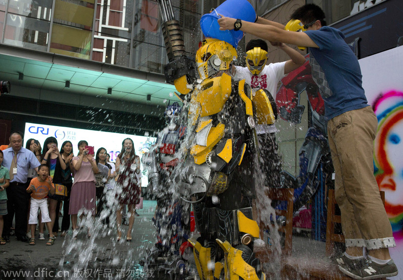 'Transformers' perform Ice Bucket Challenge
