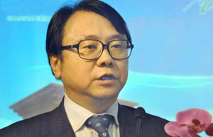 Former Guangzhou SOE chief on trial for graft