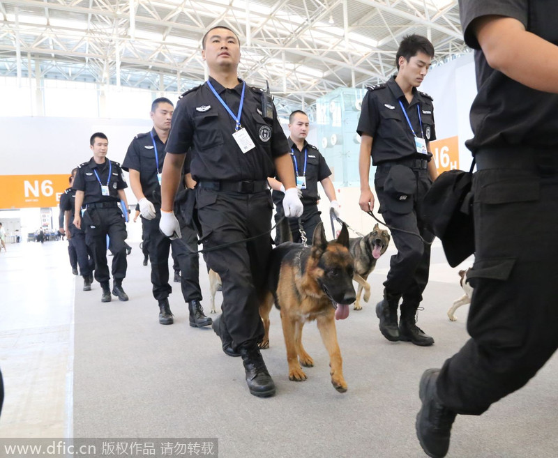 Patrol dogs ready for Davos security inspection