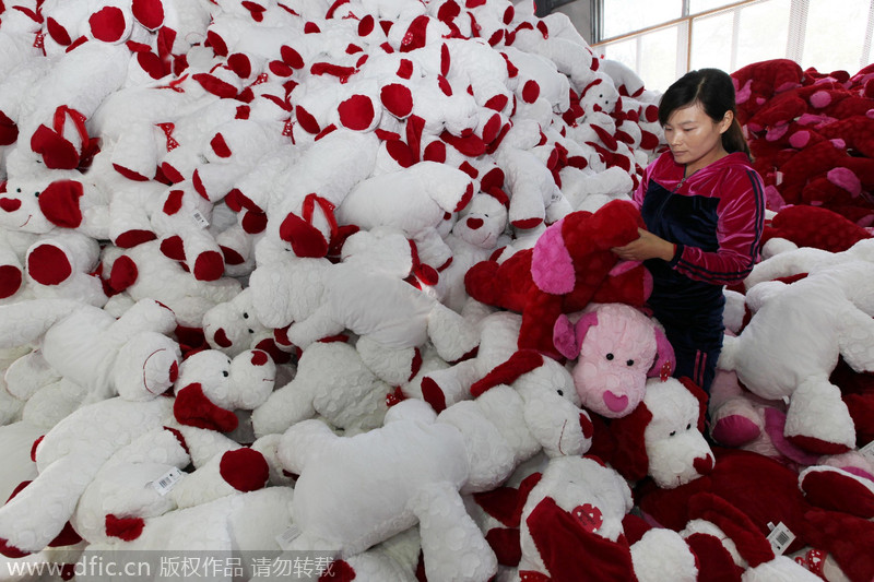 Christmas comes early for Lianyungang toy makers