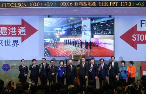 Money flows to mainland as Shanghai-HK stock link opens