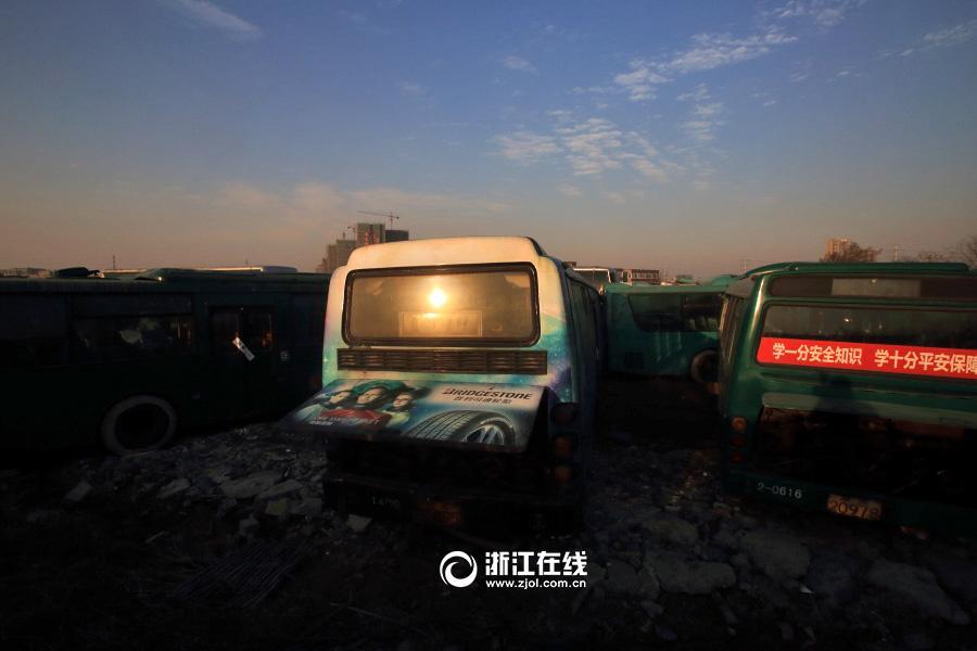 'Graveyard’ for aging buses in Hangzhou