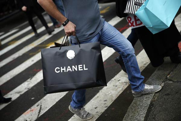French luxury giant Chanel plans to reduce prices<br/> - Business