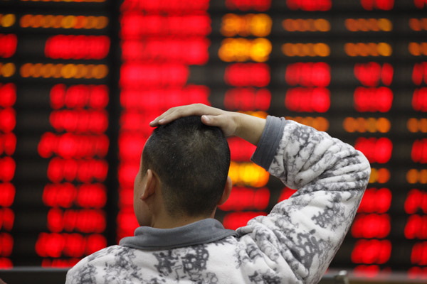 Shanghai index edges over 4,000 mark after inflation report