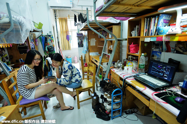 Student bets on stocks from her dormitory