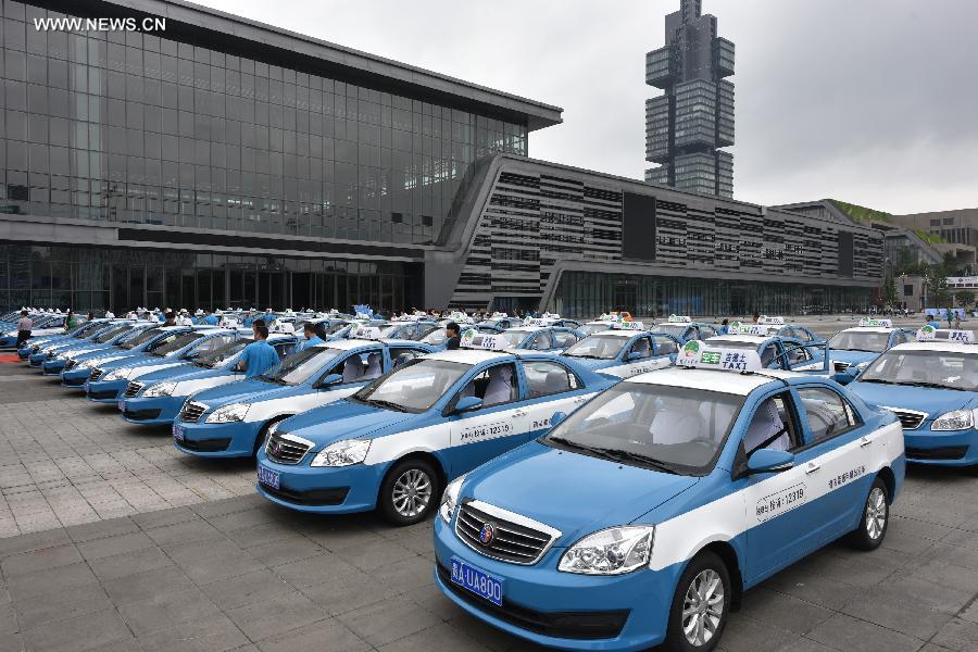 First batch of methanol-fueled taxis put into operation in S.W. China