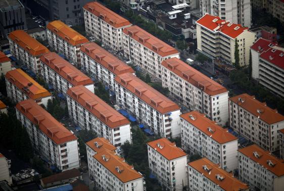 China's rich seek shelter from stock market storm in foreign property