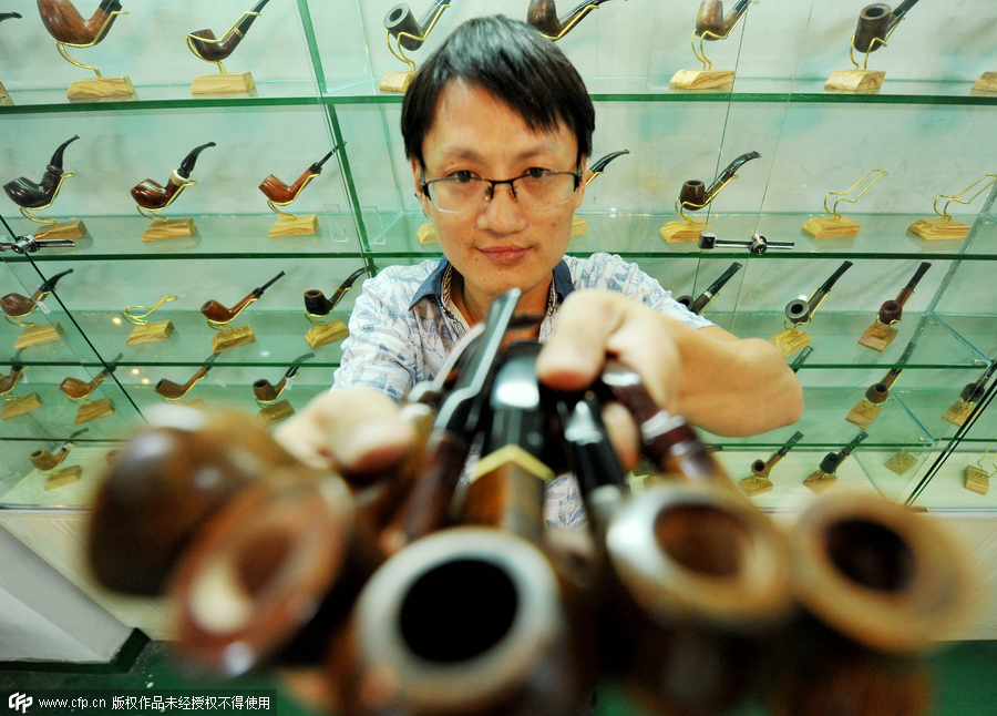 Hand-crafted tobacco pipes gain traction in China