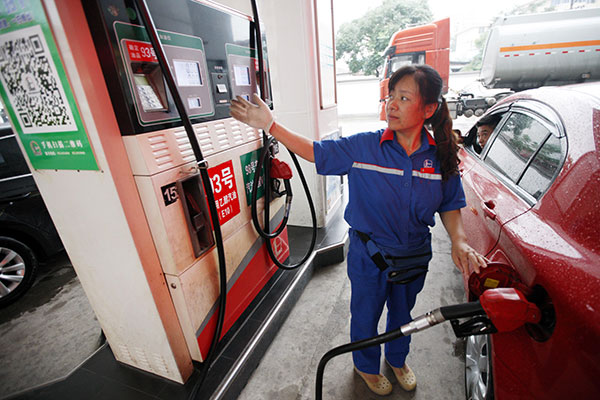 China sets lower limit of domestic petrol price at $40 per barrel