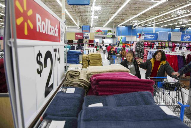 Wal-Mart pulls plug on smallest stores, shuts 269 locations