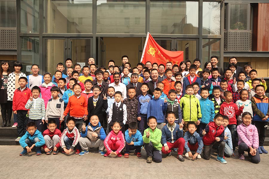 Google CEO Sundar Pichai visits China's Go school