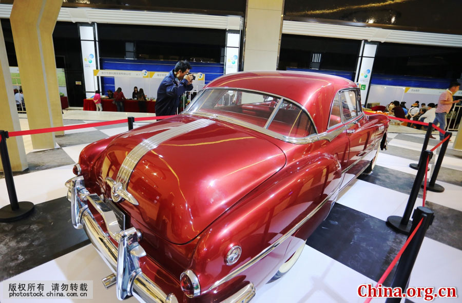 Classic cars at Sanya tourism trade expo