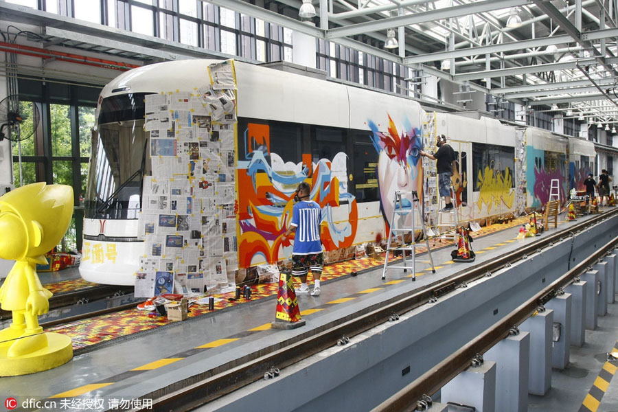 Chinese and foreign graffiti artists decorate trolley in Guangzhou
