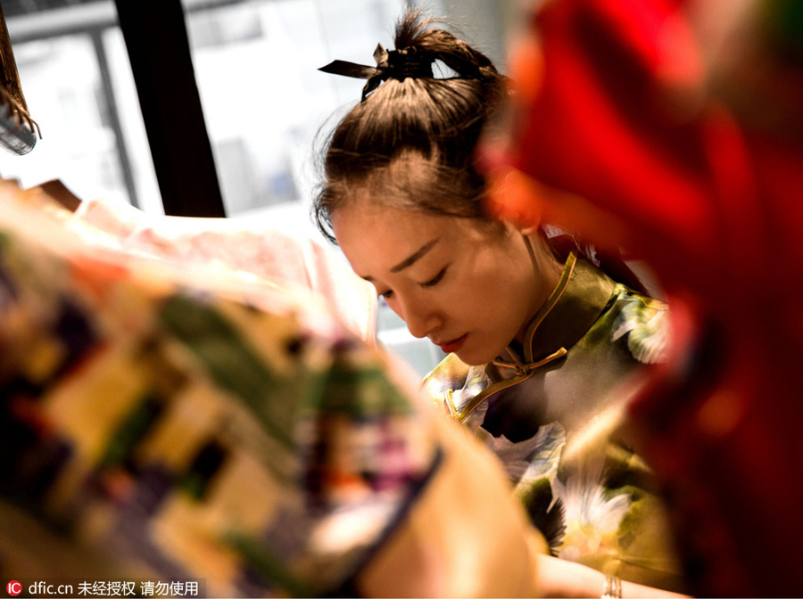 Young designer shares beauty in Qipao