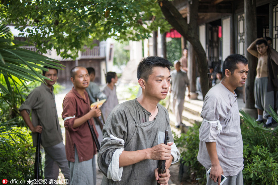Young amateur actors' lives in 'Chinese Hollywood'