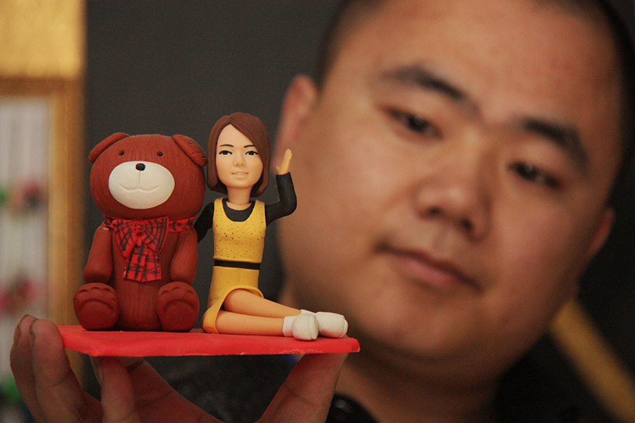 Dough figurine artist creates mini-mes for loving couples at Qixi festival