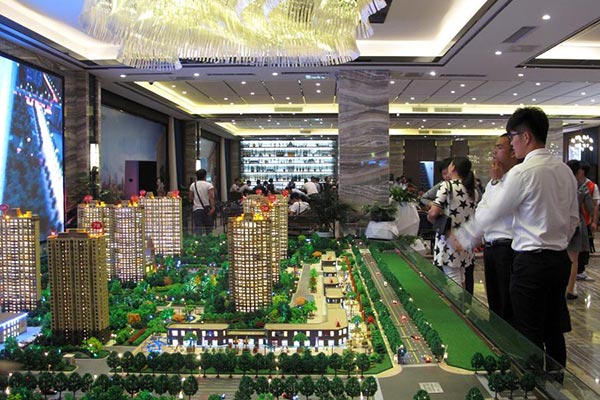 China cracks down on property developers, intermediaries