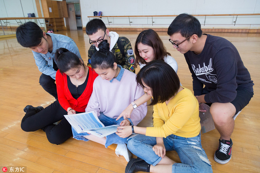 Volunteers train for World Internet Conference in Wuzhen