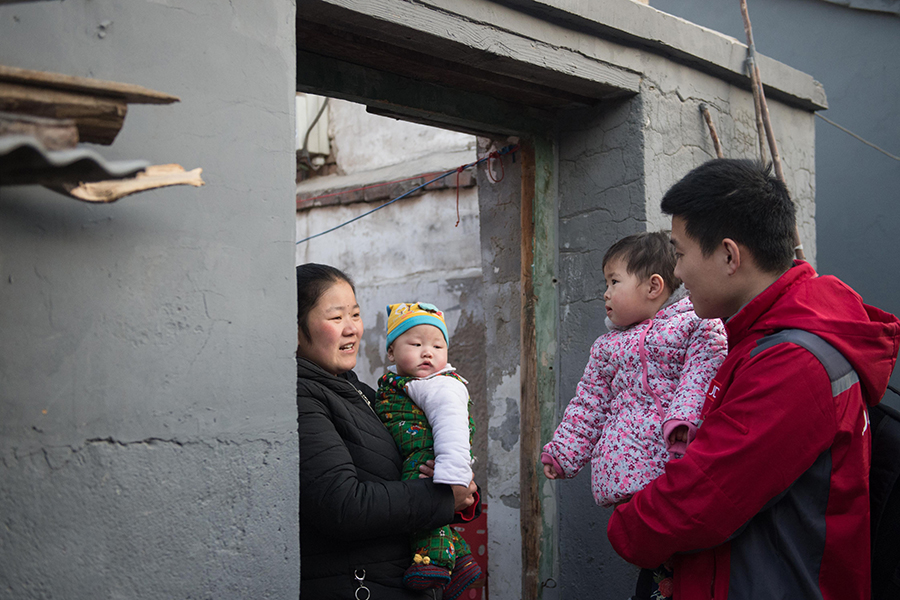 Family visit lifts spirits of Spring Festival worker