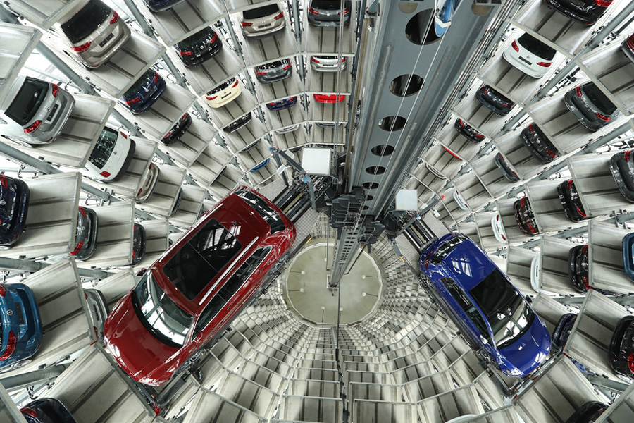 Breathtaking twin glass car towers in Germany