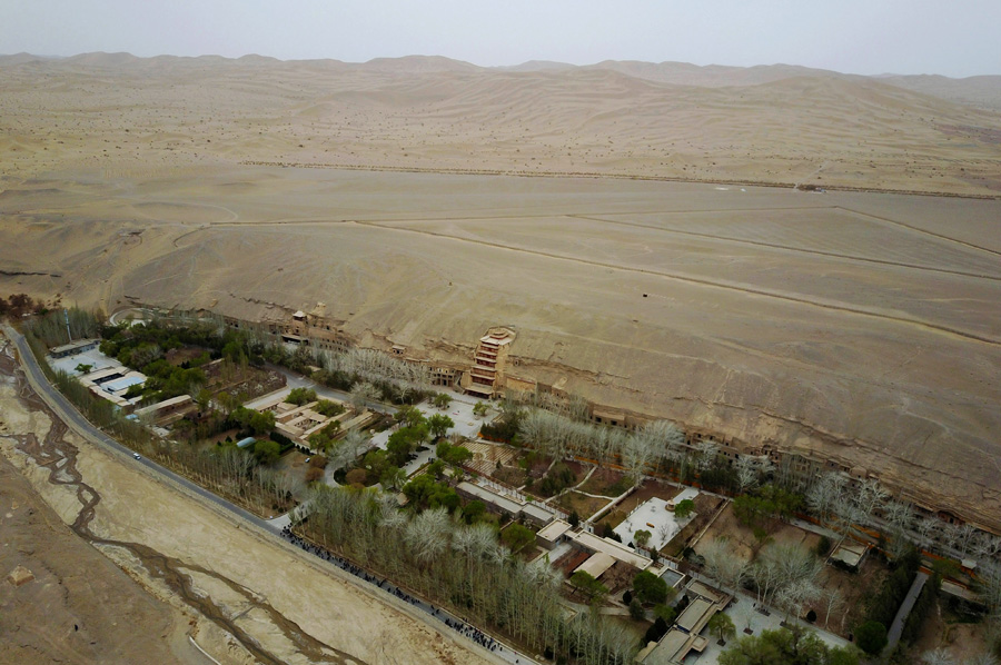 Gansu's Dunhuang sees surge in tourism thanks to Belt and Road Initiative