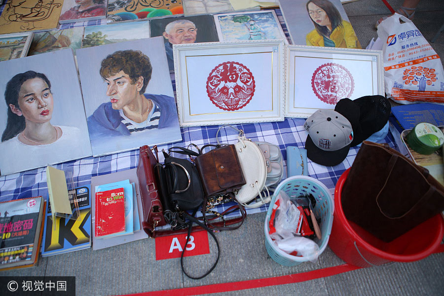 University flea markets popular during graduation season