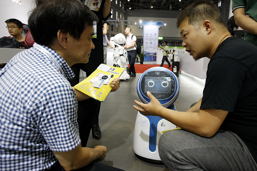 China's largest robot expo amazes in Shanghai