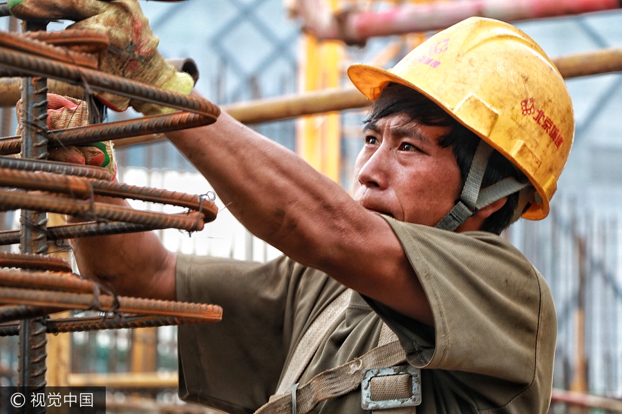 Working up a sweat: Outdoor workers endure heat wave