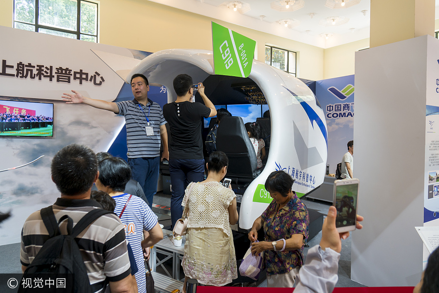 C919 flight simulator debuts at Shanghai expo
