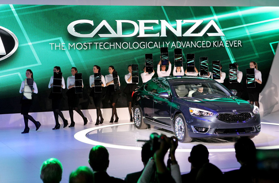 KIA launches 2014 Cadenza sedan at N. America auto show