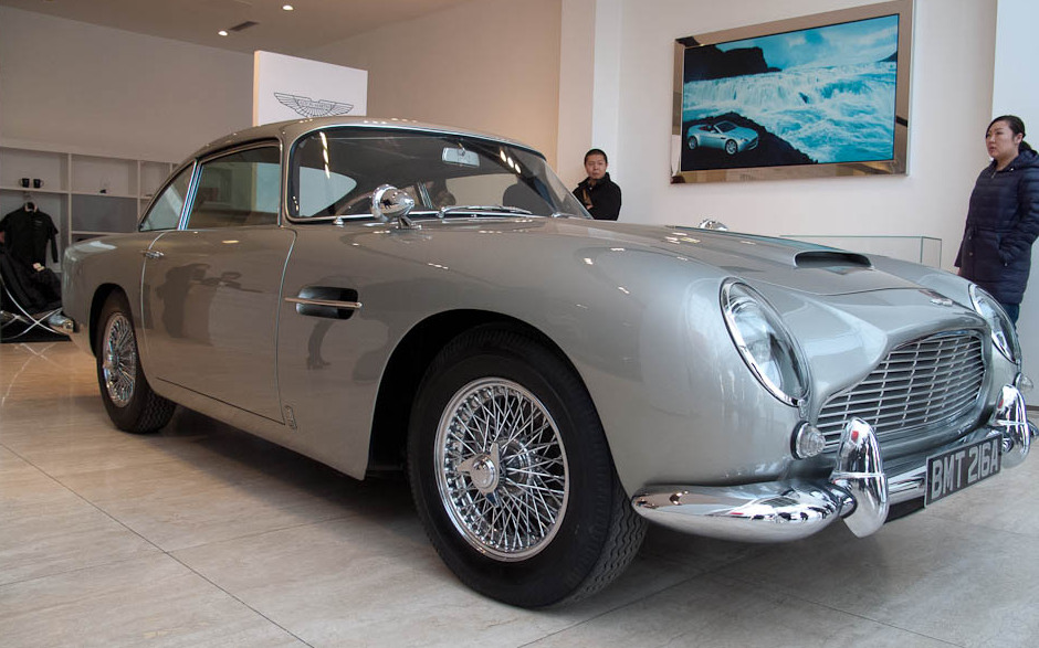 Bond's Aston Martin DB5 stars at Detroit auto show
