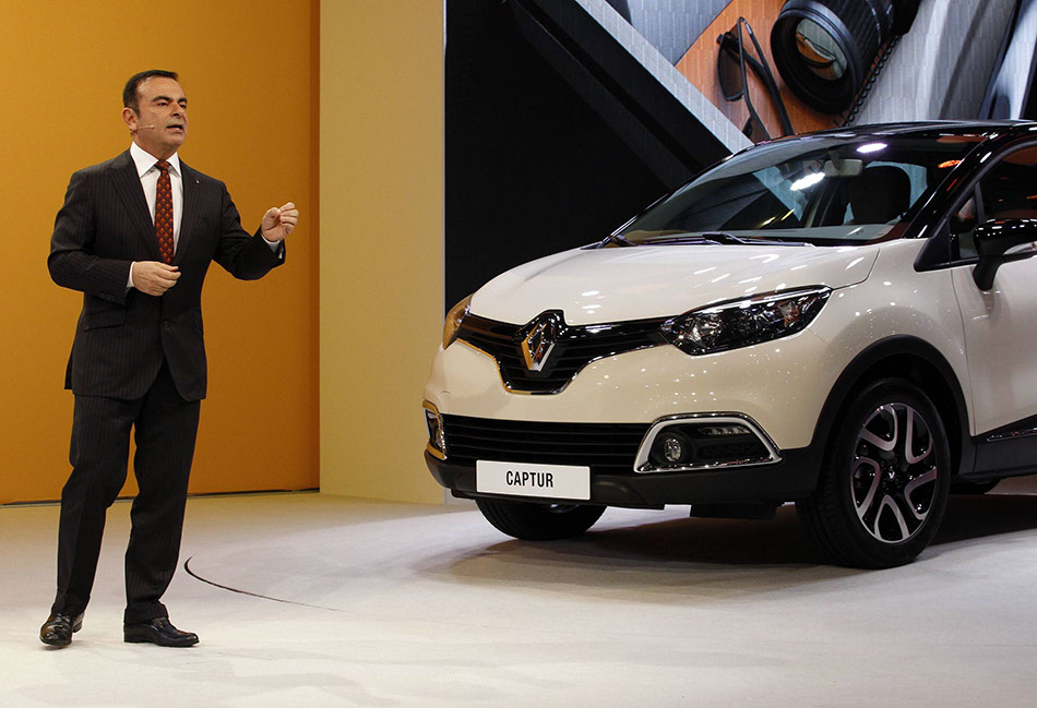 Renault-Nissan Chairman presents Captur in Geneva