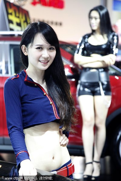 Models strut their stuff at Qingdao auto show