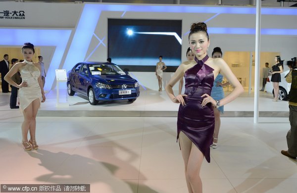 Models take center stage at Yangzhou auto show
