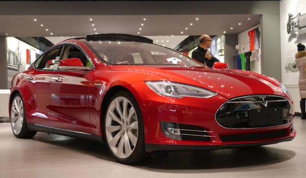 Tesla launches standard model in China