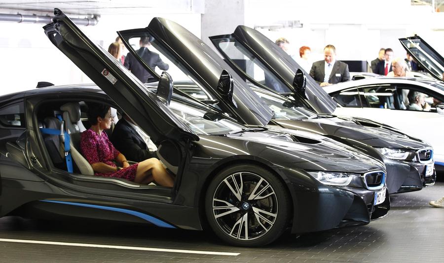 New BMW i8 plug-in hybrid sports car delivered
