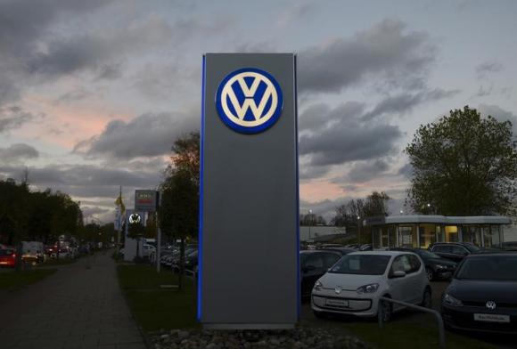 VW closes in on Toyota as global auto leader