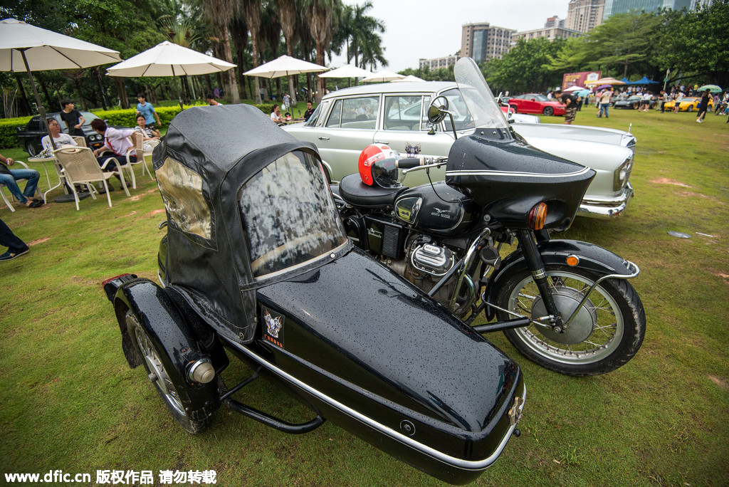 Vintage cars dazzle in Shenzhen