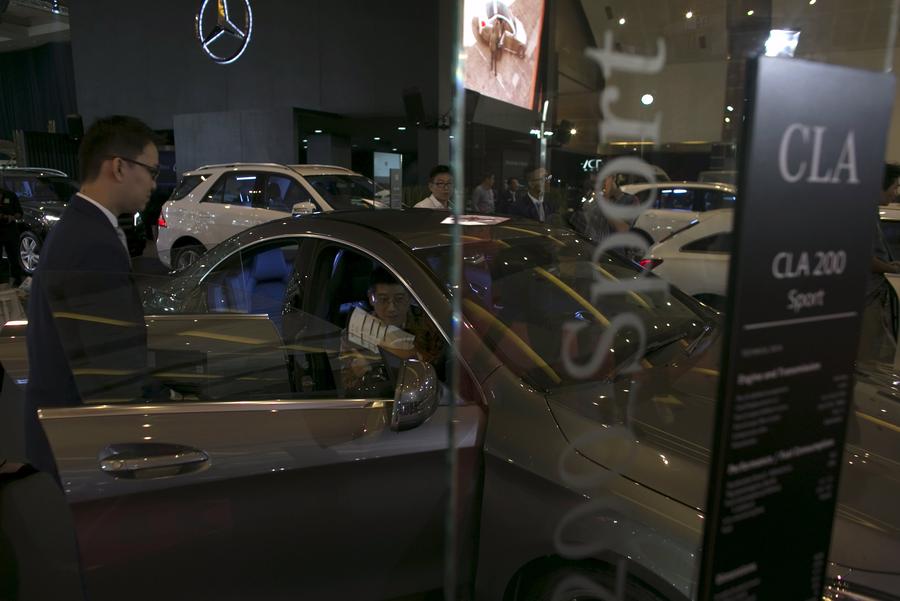 Cars attract vistors to Indonesia motor show