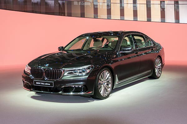 BMW redefines luxury driving at 2015 Frankfurt motor show