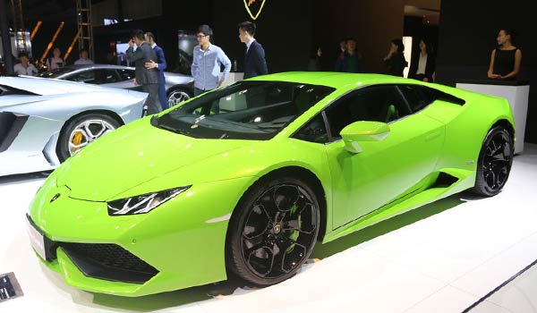 Lamborghini unveils rear-wheel-drive Huracan LP 580-2